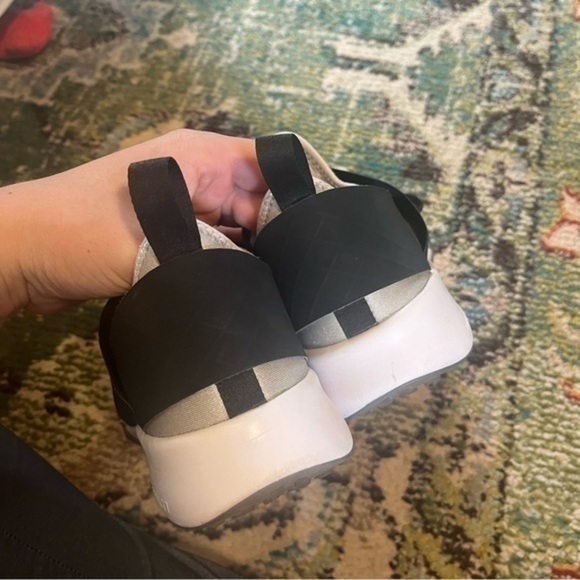 White and black Nike Zoom athletic shoes main image 6